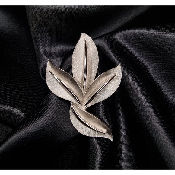 Vintage Crown Trifari Silver-Tone Leaf Brooch Pin 1960s Elegant Design - Picture 1 of 6